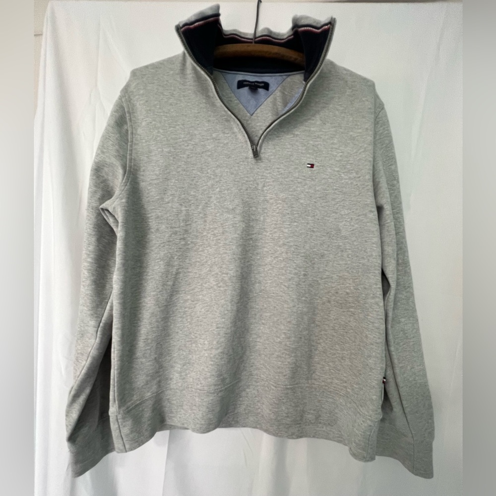Tommy Hilfiger Pullover 1/4 zip Size Medium Gray